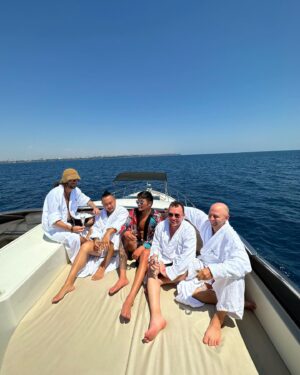 Anatoliy Tsoi Instagram - Меня часто спрашивают друзья и знакомые, где взять яхту, где взять авто или что-то забронировать? 
Познакомился с @navis.tour , они предоставляют полный спектр услуг в Турции на высшем уровне! Теперь ни о чем не переживаю! Спасибо вам большое!🙏🏼