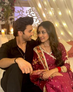 Anchal Sahu Instagram - Crafting magic on screen and off, with candlelight and chemistry. 💫
#pariraj ❤️