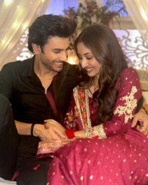 Anchal Sahu Instagram - Crafting magic on screen and off, with candlelight and chemistry. 💫
#pariraj ❤️