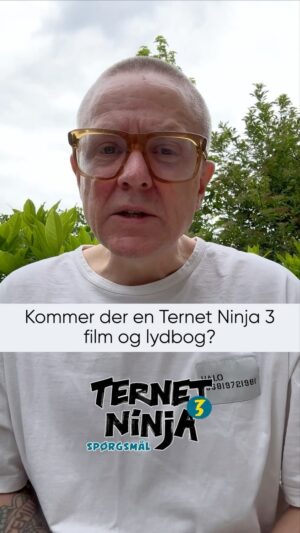 Anders Matthesen Instagram - Kommer der en Ternet Ninja 3 film - og hvornår udkommer lydbogen? 🎬🎧⠀
⠀
I forbindelse med udgivelsen af Ternet Ninja 3 bogen har jeg modtaget en masse spændende spørgsmål. Hen over sommeren vil jeg besvare en række af dem i små videoer.⠀
⠀
Har du et spørgsmål, du gerne vil have besvaret? 🙋 #ternetninja #ternetninja3 #andersmatthesen