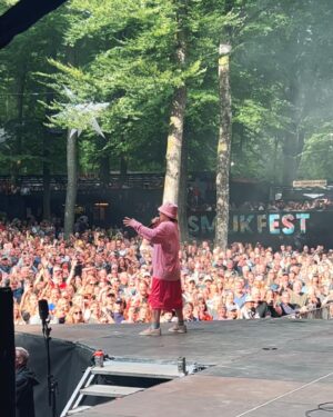 Anders Matthesen Instagram - TAK for i år Skanderborg! ♥️ Det har været helt fantastisk at være tilbage på scenen igen efter en lang sommerferie.