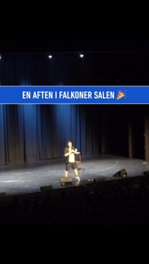 Anders Matthesen Instagram - Hvad er en placør? Ja, nogle gange lærer jeg også noget nyt, mens jeg er på scenen 😂❤️⠀
⠀
De to shows i Falkoner Salen i går var helt magiske. Jeg glæder mig til to mere i aften.⠀
⠀
Husk, at der stadig er mulighed for rigtig gode pladser til showet på søndag kl. 21.30!⠀
⠀
Billetter via linket i bio: @andersandenmatthesen