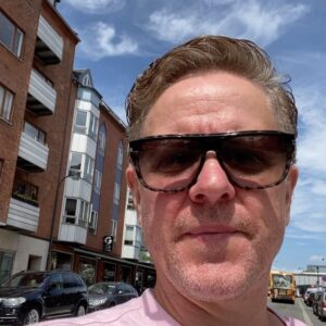 Anders Matthesen Instagram - DEN HVIDE VÆG - nyt afsnit ude NU !! 

Meet and greet: kontakt@anden.dk

Nyhedsbrev: anden.dk

Inputs til programmet: podcast@anden.dk