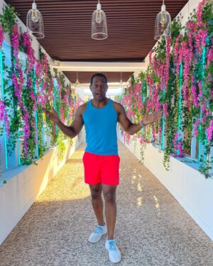 Andi Peters Instagram - Love Island 2022: So lucky to be able to broadcast live from the Villa whilst the Islanders were asleep. Can’t lie, I was a bit of a super fan. Next stop the set of a Star Wars film…I wish! #loveisland #itv #bombshell
