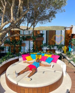 Andi Peters Instagram - Love Island 2022: So lucky to be able to broadcast live from the Villa whilst the Islanders were asleep. Can’t lie, I was a bit of a super fan. Next stop the set of a Star Wars film…I wish! #loveisland #itv #bombshell
