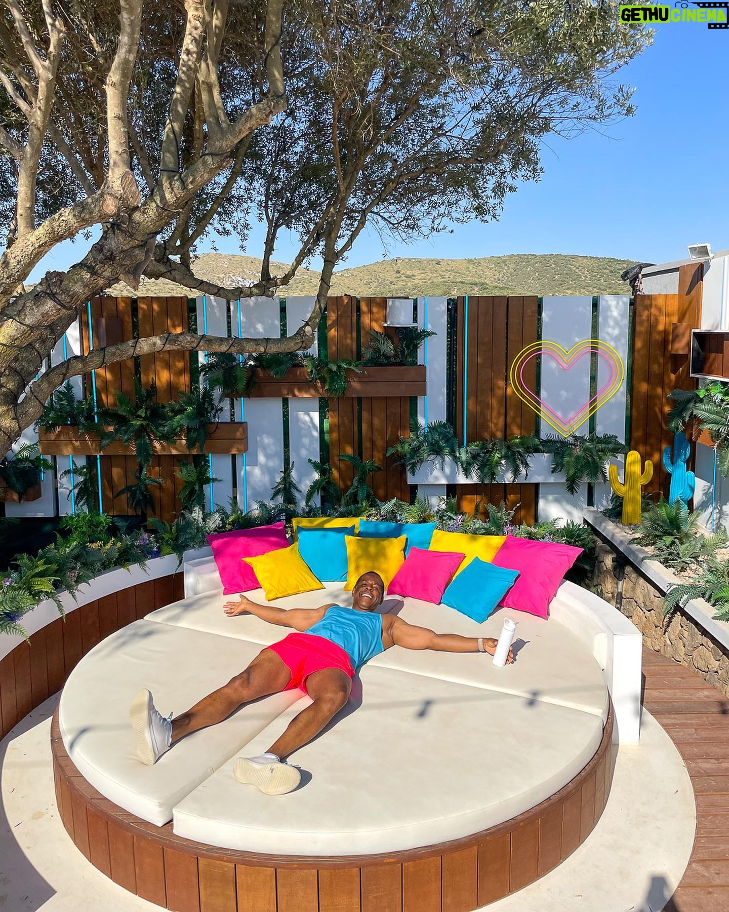 Andi Peters - 2.6K Likes - Love Island 2022: So lucky to be able to broadcast live from the Villa whilst the Islanders were asleep. Can’t lie, I was a bit of a super fan. Next stop the set of a Star Wars film…I wish! #loveisland #itv #bombshell