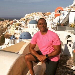 Andi Peters Instagram - When in Santorini!!! It’s a lovely island. #santorini #santorinibluedomes #greece #longqueue #work