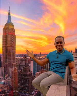 Andi Peters Instagram - Sitting on the edge of a building 1000ft up was unreal…or was it? Swipe left⬅️ #instagramvsreality