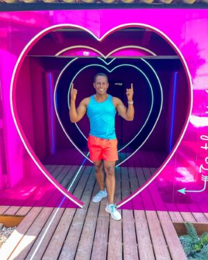 Andi Peters Instagram - Love Island 2022: So lucky to be able to broadcast live from the Villa whilst the Islanders were asleep. Can’t lie, I was a bit of a super fan. Next stop the set of a Star Wars film…I wish! #loveisland #itv #bombshell