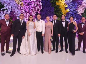 Andi Rianto Instagram - Selamat bermuara di keabadian @mahaliniraharja dan @rizkyfbian ❤️❤️

#AndiRianto #mahaliniraharja #rizkyfebian #wedding #love