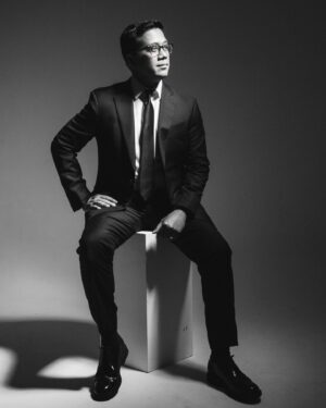 Andi Rianto Instagram - Akhirnya……. Bisa mengumumkan karya kolaborasiku selanjutnya….. 👀❤️
Ada yg bisa menebak kali ini dengan siapa? Di kolom komen ya. Coming really soon!!!

Photographed by @abcdamar_ @studiosada_