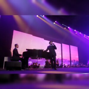 Andi Rianto Instagram - Glenn Fredly. Kaka Bung yg ku cintai. ❤️
@glennfredlymusik
Pertama kali memproduseri dan menata musik untuk lagu Kasih Putih. Kerjasama kami berlanjut terus di Sekali Ini Saja, Pada Satu Cinta, Habis, Terserah dan banyak lagi. Selain itu kakaBung juga sering memintaku untuk menata musik lagunya yg ditulis untuk penyanyi lain seperti Dibalas Dengan Dusta yg dibawakan oleh @audyitem di 2004. 
8 April 2019 kami workshop untuk lagu Selesai. Dan hati ini sungguh berduka ketika tepat setahun kemudian 8 April 2020 Bung berpulang. 

Awal 2024 @aldisyahlatuihamallo dari @musikbagusrecords @bumientertainment menghubungi ku dan menceritakan bahwa bbrp tahun sebelum beliau wafat Bung sempat merekam vokal demo lagu lagu karyanya. Hanya vokal dan diiringi piano saja dengan track terpisah. Terima kasih untuk opung @opungirwan yg telah menemukan arsip ini. 

21 Juni 2024 saya kembali diberi blessing luar biasa untuk bisa "menghidupkan" karya beliau. Saya yakin Kaka Bung saat ini tersenyum dan ikut bernyanyi dari Surga. Karya dan kebaikanmu untuk musik Indonesia abadi Bung Glenn Fredly. Rest in Love. ❤️

Terima kasih banyak kaka Bung. 🌹

Terima kasih Musik Bagus Indonesia, dear Mutia Ayu dan Gewa. ❤️❤️❤️

DIBALAS DENGAN DUSTA

Artists : Glenn Fredly & Andi Rianto
Written by : Glenn Fredly
Track produced and arranged by Andi Rianto
Budapest Scoring Orchestra orchestrated by Andi Rianto
Music Preparation Service by Poppy Hanadhy
Data Wrangler by Sulton Abdul Azis
Mixed by Greenpeak Musik
Mastered by Vlado Meller Mastering, SC 

Suit: Agus Lim 
Diamond Ring: Joe Coellin 
Shoes: Statement Leathergoods
MUA and Hair Do: Chiki Evers
Stylist: Rikkisi assisted by: Tisna Aguilera 
BTS Photographer : Bengurion Yahya

#andirianto #GlennFredlyXAndiRianto #glennfredly #dibalasdengandusta #musicproducer #arranger #picoftheday #photography #instagood #love