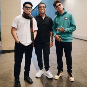 Andi Rianto Instagram - Bangga sekali atas pencapaian PaRon 🩵🫶🏼
Terus belajar terus membumi dan terus berkarya dari hati 
@manpaularo @ronyparulian__ 

#AndiRianto
#nyomanpaulxandirianto 
#ronyparulianxandirianto