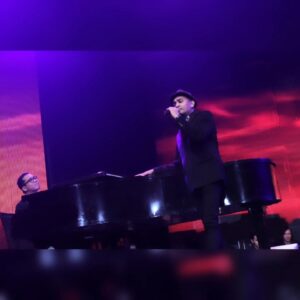 Andi Rianto Instagram - Glenn Fredly. Kaka Bung yg ku cintai. ❤️
@glennfredlymusik
Pertama kali memproduseri dan menata musik untuk lagu Kasih Putih. Kerjasama kami berlanjut terus di Sekali Ini Saja, Pada Satu Cinta, Habis, Terserah dan banyak lagi. Selain itu kakaBung juga sering memintaku untuk menata musik lagunya yg ditulis untuk penyanyi lain seperti Dibalas Dengan Dusta yg dibawakan oleh @audyitem di 2004. 
8 April 2019 kami workshop untuk lagu Selesai. Dan hati ini sungguh berduka ketika tepat setahun kemudian 8 April 2020 Bung berpulang. 

Awal 2024 @aldisyahlatuihamallo dari @musikbagusrecords @bumientertainment menghubungi ku dan menceritakan bahwa bbrp tahun sebelum beliau wafat Bung sempat merekam vokal demo lagu lagu karyanya. Hanya vokal dan diiringi piano saja dengan track terpisah. Terima kasih untuk opung @opungirwan yg telah menemukan arsip ini. 

21 Juni 2024 saya kembali diberi blessing luar biasa untuk bisa "menghidupkan" karya beliau. Saya yakin Kaka Bung saat ini tersenyum dan ikut bernyanyi dari Surga. Karya dan kebaikanmu untuk musik Indonesia abadi Bung Glenn Fredly. Rest in Love. ❤️

Terima kasih banyak kaka Bung. 🌹

Terima kasih Musik Bagus Indonesia, dear Mutia Ayu dan Gewa. ❤️❤️❤️

DIBALAS DENGAN DUSTA

Artists : Glenn Fredly & Andi Rianto
Written by : Glenn Fredly
Track produced and arranged by Andi Rianto
Budapest Scoring Orchestra orchestrated by Andi Rianto
Music Preparation Service by Poppy Hanadhy
Data Wrangler by Sulton Abdul Azis
Mixed by Greenpeak Musik
Mastered by Vlado Meller Mastering, SC 

Suit: Agus Lim 
Diamond Ring: Joe Coellin 
Shoes: Statement Leathergoods
MUA and Hair Do: Chiki Evers
Stylist: Rikkisi assisted by: Tisna Aguilera 
BTS Photographer : Bengurion Yahya

#andirianto #GlennFredlyXAndiRianto #glennfredly #dibalasdengandusta #musicproducer #arranger #picoftheday #photography #instagood #love
