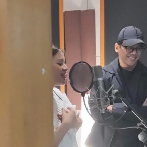 Andi Rianto Instagram - Thursday Night recording session with @anggimarito ❤️

Bener bener ngga sabar buat dengerin ke kalian semua. 
Aslikkkkk Anggi nyanyinyaaaaaaaa 😍

#AnggiMaritoXAndiRianto