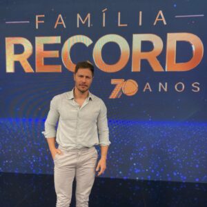 André Bankoff Instagram - Foi linda a gravação do Especial da Record comemorando os 70 anos da emissora ao lado de amigos mais que especiais. 
Parabéns Bruno Gomes, nosso diretor,  pela maestria e condução de toda a gravação.
Dia 25/12 tem Especial Record 70 anos. Vamos assistir!!! 🙌🏼❤️ 

Costume: @vrcollezioni 

@recordoficial 🩵