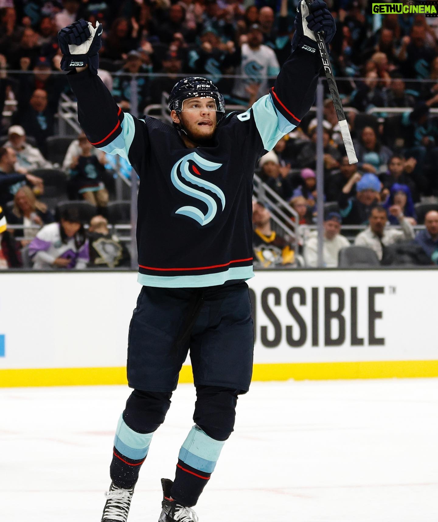 Andre Burakovsky - 8K Likes - Best time of the year. Let’s get it going boys!! @seattlekraken