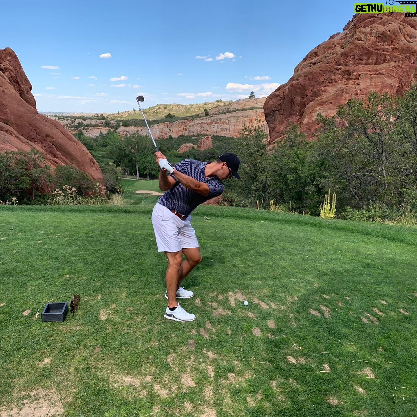 Andre Burakovsky - 11.5K Likes - My first day in Denver has been great. Really starting to love this place!!