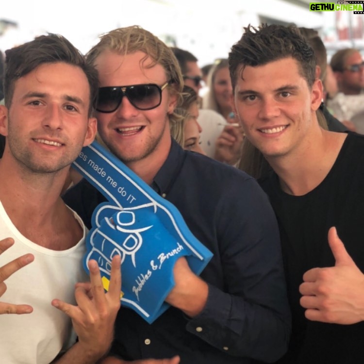 Andre Burakovsky - 8.6K Likes - Happy birthday brother. Enjoy your day. Always fun times with you! @callleandersson