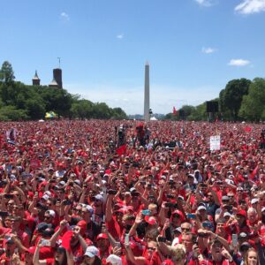 Andre Burakovsky Instagram - Caps parade! What a day with all the fans! You are amazing👍😍😍