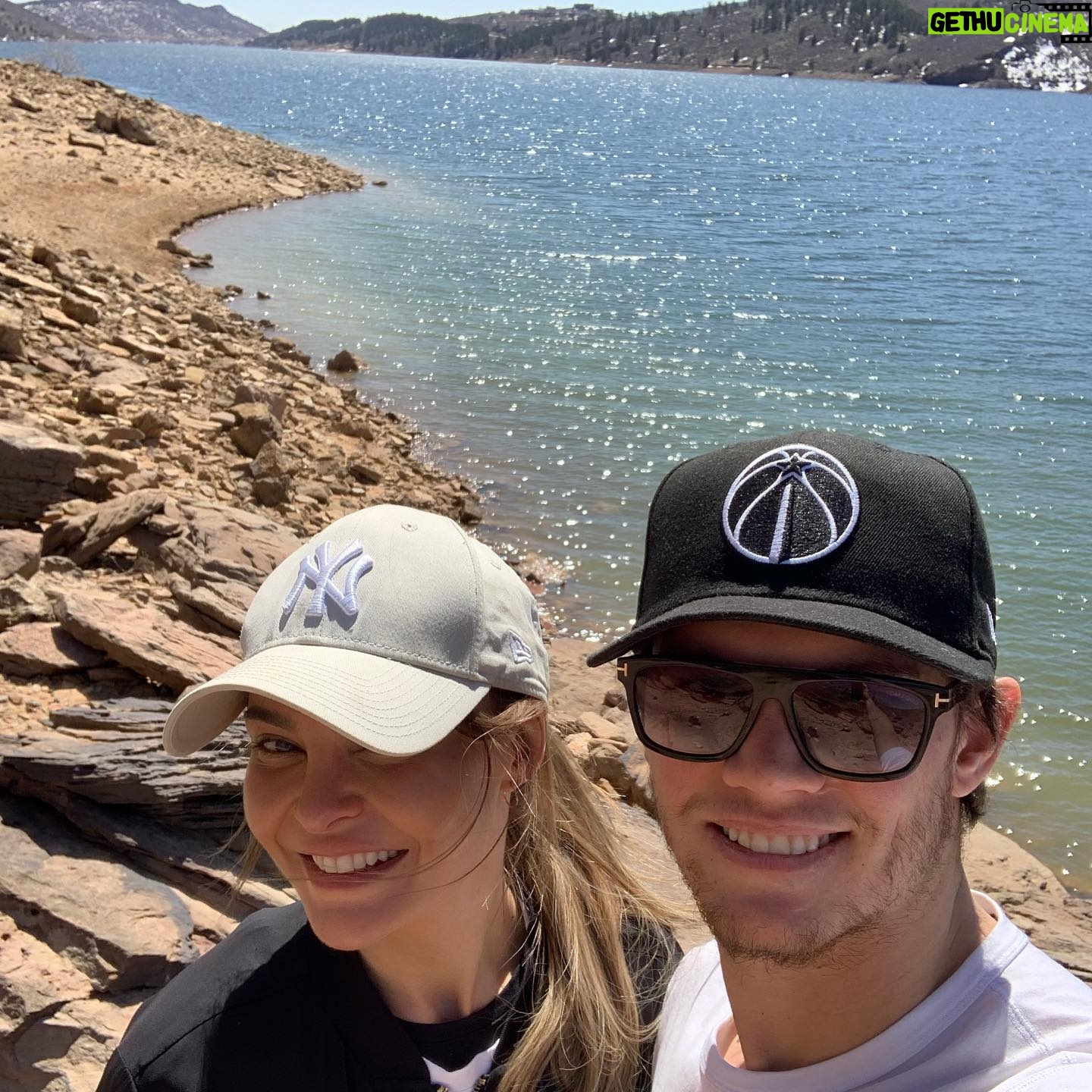 Andre Burakovsky - 11.1K Likes - Off day with my girl🙏🏻