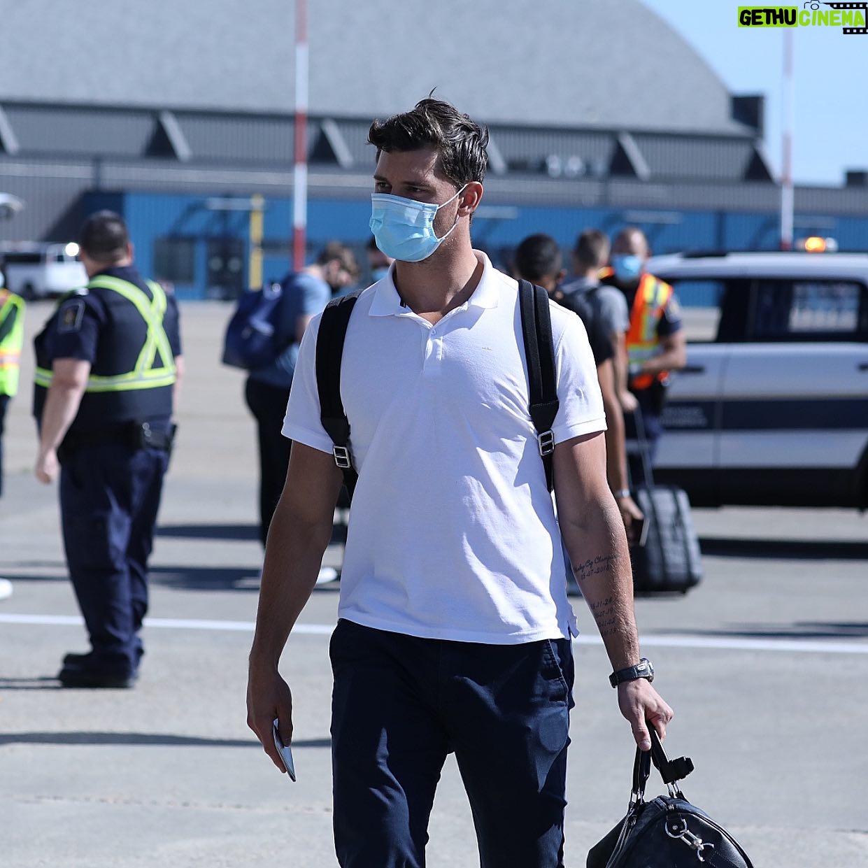 Andre Burakovsky - 11.3K Likes - Finally arrived in Edmonton! Pumped for what’s in store for the boys. #stanleycupplayoffs