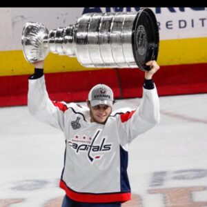 Andre Burakovsky Instagram - Imorgon 9/8 kommer stanley cup till Malmö för första gången. Jag kommer att hålla till vid Limhamns ishall mellan 10.00-13.00 hoppas alla kommer och att vi ses där!! 🏆🏆🏆