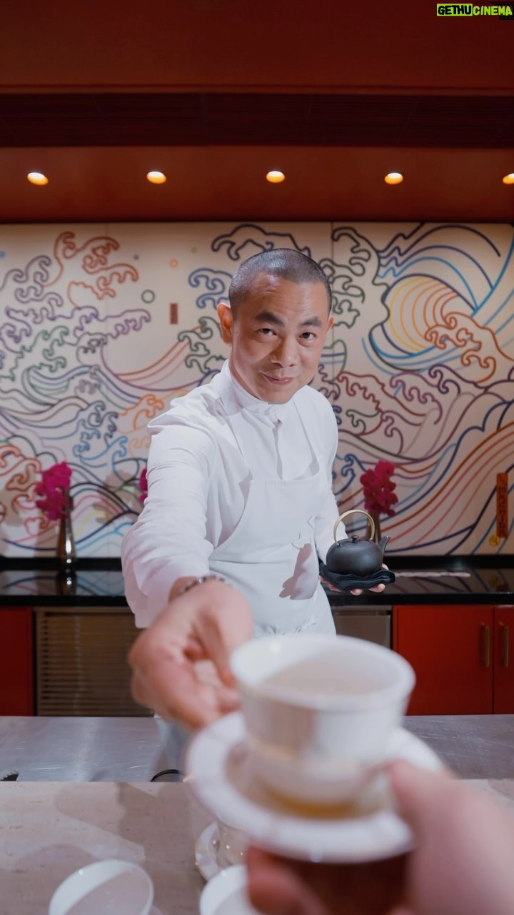 André Chiang - 1.3K Likes - Our Culinary Ambassador André Chiang, the world-renowned Master Chef, presents you a personalized hotpot experience “Broth by André Chiang at Mizumi” in Wynn Macau! After months of intensive refinement, Chef André has perfected his new selection of 8 Pan-Asian broths by slow-cooking bone broth every single day. His home-made broths pay homage to the diverse food cultures that inspire his culinary artistry 💭
Enquiry and Reservation: (853) 8986 3663
經歷數月精心打磨,永利澳門餐飲大使及顧問江振誠大師為你呈現前所未有的高訂火鍋新體驗 — 「尚湯 • 江振誠主理」。以每日新鮮慢熬真材實料的骨湯為基礎,江振誠大師打造出 8 款個性迥異的泛亞風味湯底,與你在永利澳門分享各地飲食文化對他的影響💭
查詢及預訂: (853) 8986 3663
#WynnMacau #永利澳門 #BrothbyAndréChiangatMizumi #尚湯江振誠主理 #Mizumi #泓 #WynnDining #WynnFoodies #CheckInWithWynn #GourmetAtWynn #Macau #Macao #MacauDining #MacauFood #永利打卡攻略 #永利美食關注組 #AndréChiang #江振誠 #mizumibroth