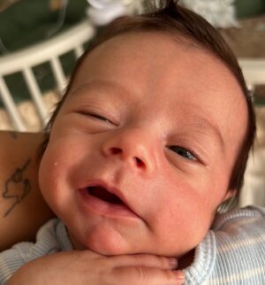 André Coelho Instagram - 2 meses do maior amor do mundo! 
Dois meses que nossas vidas tem muito mais sentido e alegria… eu já nem me lembro como eram os meus dias antes de vocês! Amo tanto que dói! 
Viva J&J! Viva minha dupla casca de bala 💙💙 
*a última foto merece celebração também e só os assistidores de stories entenderão 😂💪🏽