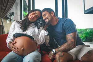 André Coelho Instagram - Nossa família, o maior amor do mundo!!! #35semanas 
AC & TT & JJ