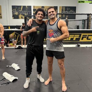 André Fialho Instagram - Semana de luta do meu irmão @gilbert_burns 🔥🔥🔥
#ufc299

Uma pessoa e atleta que admiro muito! Um exemplo, em todos os sentidos! Um prazer e honra poder aprender com ele todos os dias.

Vai com tudo @gilbert_burns ☝️🔥💫
É o teu momento irmão, desfruta de cada segundo, foco na missão e que deus te abençoe sempre 🙏❤️