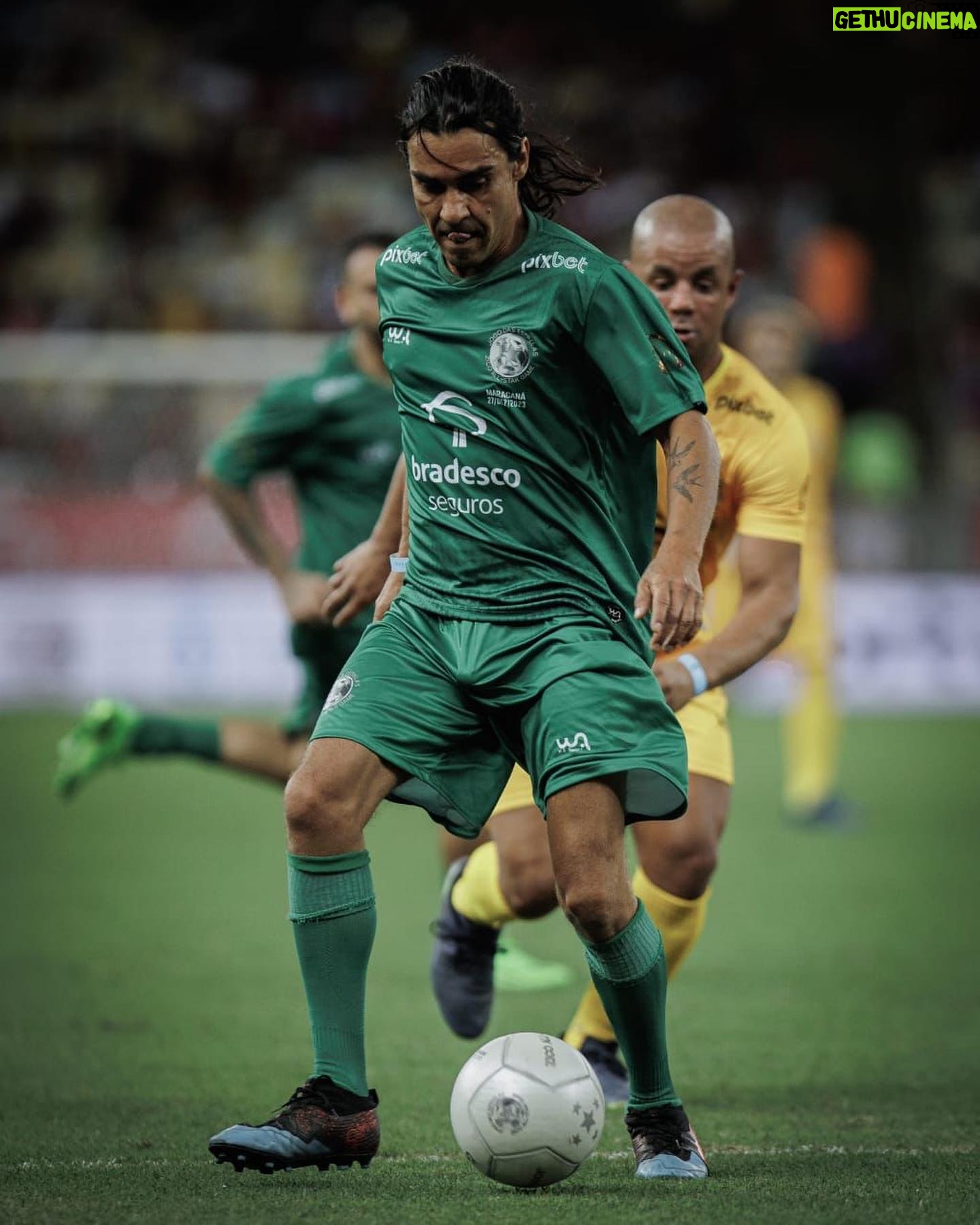 André Gonçalves - 92.1K Likes - Um #tbt de ontem que marcou um gol eternizado no meu coração!
Que honra ser convidado para jogar meu esporte favorito no jogo dos artistas a convite do meu ídolo @zico e de seu filho @coimbrabr no estádio mais especial do mundo, o Maracanã!
Que golaço!
Gratidão sem fim! @alvesjopaco_fotos 📸
🙏♥️⚽️
#jogodosartistas2023 #maracanã #gratidao