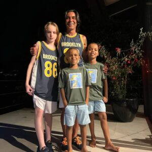 André Gonçalves Instagram - NÃO SOU EU QUEM ME NAVEGA QUEM ME NAVEGA É O MAR ... 🎵🎵🎶 ( Paulinho da Viola ) 

#familia #amormaior #gratidão #2024 #benvindofuturo