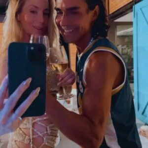 André Gonçalves Instagram - NÃO SOU EU QUEM ME NAVEGA QUEM ME NAVEGA É O MAR ... 🎵🎵🎶 ( Paulinho da Viola ) 

#familia #amormaior #gratidão #2024 #benvindofuturo