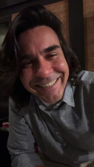 André Gonçalves Instagram - Obrigadoooo 🩵

@mediahey 
@uauhub 

#live