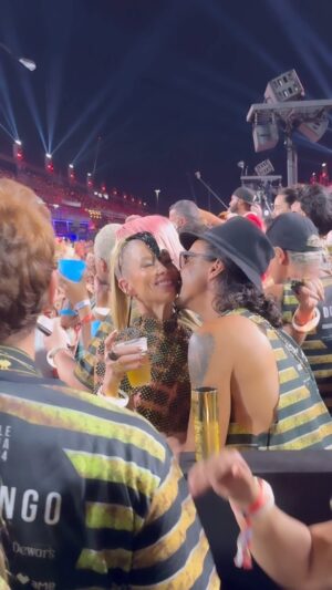André Gonçalves Instagram - Foi desse jeitin 🎆🎆 

@camaroteallegria 🎊