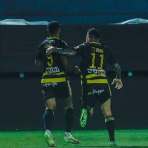 Andre Gray Instagram - About last night in Europa😍
⚽️x2 @arisfc_official