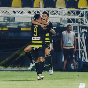 Andre Gray Instagram - About last night in Europa😍
⚽️x2 @arisfc_official