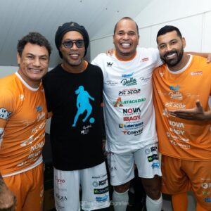 André Santos Instagram - Ontem um dia mais que especial, voltar a jogar no Orlando Scarpelli. O @jogodasestrelassc ao lado de um dos maiores ídolos do nosso futebol @ronaldinho o "Bruxo"
Parabéns a todos pela organização e a todos os torcedores que estiveram presentes e fizeram essa festa linda, mesmo com esse tempo chuvoso. 
Muito feliz com mais uma ação para ajudar nossos amigos do 
RIO GRANDE DO SUL.