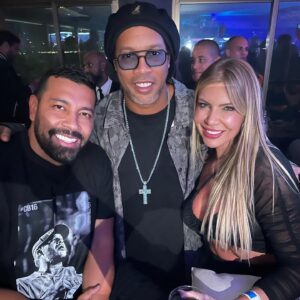 André Santos Instagram - Ontem um dia mais que especial, voltar a jogar no Orlando Scarpelli. O @jogodasestrelassc ao lado de um dos maiores ídolos do nosso futebol @ronaldinho o "Bruxo"
Parabéns a todos pela organização e a todos os torcedores que estiveram presentes e fizeram essa festa linda, mesmo com esse tempo chuvoso. 
Muito feliz com mais uma ação para ajudar nossos amigos do 
RIO GRANDE DO SUL.
