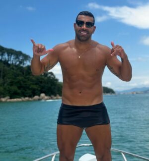 André Santos Instagram - Borá aproveitar esse solzinnn de Floripa! ☀️🌡️💥