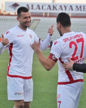 André Santos Instagram - Hoje dia de #tbt , bora então matar a saudade de alguns parceiros que o futebol me proporcionou… 💥🚀⚽️