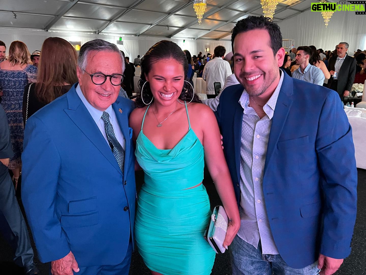 Andrea Cortés - 1.9K Likes - A night to remember!!
@dodgersfoundation put together a spectacular event to raise funds for the ways they support the children of Los Angeles!
Thank you @eloycito and Scott for the invite and your support of a wonderful organization!
Got to meet a legend in @jaimejarrin98 !! WHAT A NIGHT!!
#ladf#dodgers#hof#jlo#bluecarpet
