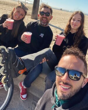 Andrea Dovizioso Instagram - 𝘔𝘺 𝘧𝘢𝘷 𝘱𝘭𝘢𝘤𝘦 🇺🇸
.
.
.
#USA #LA #LosAngeles #A1 #Anaheim #Supercross #Holiday #NBA #losangeleslakers #lakers #AD #AD04