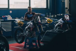 Andrea Dovizioso Instagram - 𝘽𝙖𝙘𝙠 𝙝𝙤𝙢𝙚 
.
.
.
#Dovi04 #AD04 #AndreaDovizioso #AD #ELF #ABrandOfPassion #BeYoursELF