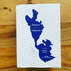 Andrea Marcolongo Instagram - Un regalo a Omero per coloro che amano Omero. 

Quando il rigore filologico si accompagna alla sensibilità del poeta. Con la nuova traduzione di Daniele Ventre per @ponteallegrazie_editore l’Odissea torna a essere come era in principio : purissima poesia. 

Dopo la magistrale traduzione dell’Iliade, Ventre (Premio Nazionale per la traduzione) torna in quest'opera all'uso di un verso lirico che riproduca per quanto possibile la cadenza ritmica dell’epoca antica. Ed ecco che Odisseo e gli altri ritrovano la loro voce.