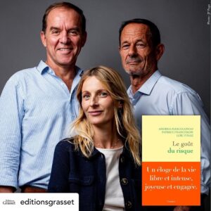 Andrea Marcolongo Instagram - « Le goût du risque », écrit avec Patrice Franceschi et Loïc Finaz. Un éloge de la vie libre et intense, joyeuse et engagée. En librairie aux @editionsgrasset 

Posted @withregram • @editionsgrasset 📚 "Le goût du risque" - Andrea Marcolongo, Patrice Franceschi et Loïc Finaz📚

Célébrer la liberté, ne pas craindre l’incorrect, ne pas fuir la mort, chercher la bagarre, danser après l’échec, refuser l’abus des normes, tuer le principe de précaution, ne pas s’attarder à vivre, être pleinement l’homme ou la femme que l’on veut être, aimer la solitude, oser croire, chérir l’inutile, aventurer la vie sans cesse : voilà ce que proposent les auteurs de cet ouvrage pour affronter notre époque de doute et de désarroi.
Les pandémies, les catastrophes naturelles, l’intelligence artificielle nous poussent vers le repli jusqu’à la tétanie. Dans ces pages vives et ardentes, Andrea Marcolongo, Patrice Franceschi et Loïc Finaz combattent sans concession la peur et la prudence qui l’emportent aujourd’hui trop souvent sur la liberté. Puisque le risque est consubstantiel à la vie, faisons preuve de courage intellectuel et moral. Bref, retrouvons le goût du risque.
Bien plus qu’un libelle contre nos temps d’asphyxie, un éloge de la vie libre et intense, joyeuse et engagée.

Andrea Marcolongo, italienne spécialiste des langues anciennes, est l’auteur du best-seller "La Langue géniale" et de "Déplacer la lune de son orbite" (Ma nuit au musée, Stock). Patrice Franceschi est écrivain, aviateur et marin. On lui doit entre autres "Éthique du samouraï moderne" et "Première personne du singulier", pour lequel il a obtenu le prix Goncourt de la nouvelle. Loïc Finaz, amiral et ancien directeur de l’École de guerre, est notamment l’auteur de "La liberté du commandement" et "La houle s’en allait au levant". Tous les trois appartiennent au groupe des écrivains de marine.

 #sorties #bookstagram #enlibrairie #parution #grasset #essai #instalivre #livre #litterature #recit #editionsgrasset #livres #lecture #instabook #livrestagram #legoutdurisque #andreamarcolongo @andrea.marcolong