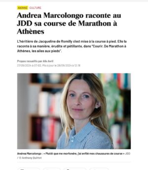 Andrea Marcolongo Instagram - Merci @le_jdd et à la magnifique journaliste Alix Avril pour ce long entretien à propos de mon livre “Courir. De Marathon à Athènes les ailes aux pieds” @editions_gallimard 🏃‍♀️
Avec un poème de Sylvain Tesson en cadeau à la fin de l’article (quelle surprise)!