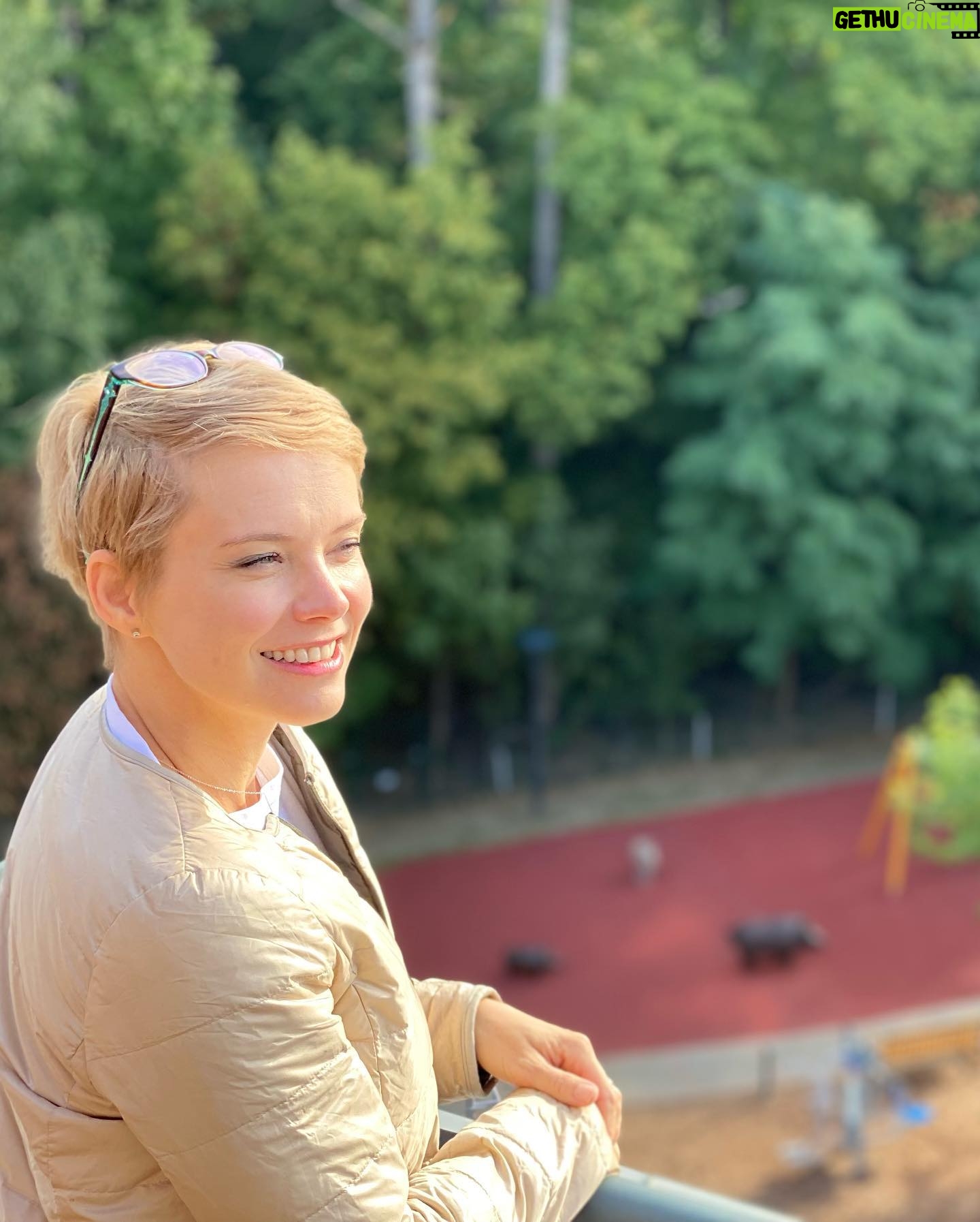 Andrea Osvárt - 1.8K Likes - Egy csodálatos hétvégét tölthettem el a soproni négycsillagos @fagushotel -ben! Az elmúlt hónapokban sokat dolgoztam, aminek a gyümölcse remélhetőleg hamarosan beérik, de már nagyon rám fért egy kis természetközeli, aktív pihenés. Az erdőszéli hotel mellett szuper túraútvonalak, a hotelben pedig 5 féle szauna, medencék, masszázs, egy vadonatúj wellness részleg segíti az aktív pihenést. A szoba teraszról csodálatos kilátás nyílt az erdőre, a friss levegő és a csend pedig teljesen feltöltött energiával! Nagyon jó választás, belföldi pihenésre csak ajánlani tudom! A #hotel kényelmes, tiszta és barátságos! 🥰🥰🥰 #reklám #ÚjravárASoproniFagusHotel, #FagusHotelConference&Spa #wellness #wellnesshotel #Hungary #Sopron #fagushotelsopron