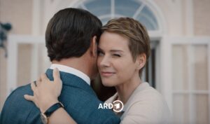 Andrea Osvárt Instagram - 4,5M viewers ;) Have you seen it last night? 
Langeweile ist für Johann Friedrich von Allmen kein hinzunehmender Zustand. Bei einer wenig inspirierenden Lesung entwendet der Kunstdetektiv spontan ein berühmtes Fabergé-Ei aus dem Besitz des Gastgebers. Dessen Sicherheitsbeauftragter Krähenbühler lässt den ungewöhnlichen Räuber aber nicht auffliegen, sondern versucht von Allmen zu einem noch dreisteren Diebstahl zu erpressen. Dieser stimmt zu - aber eigentlich will er nur die Aufmerksamkeit der schönen Jasmin gewinnen!💘👀
Am 27.03. um 20:15 Uhr im ARD Mediathek & Das Erste mit Heino Ferch, Samuel Finzi, Devrim Lingnau, Andrea Osvárt, Isabella Parkinson, Stefan Kurt und anderen. 

Casting: Anja Dihrberg (unterstützt von filmmakers.de)